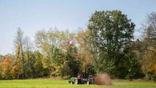 John Deere Tractor 185 PTO Manure Spreader