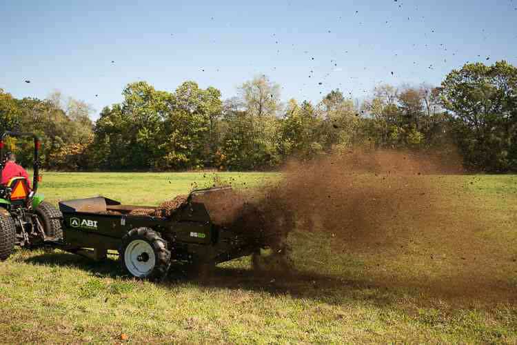 Ground Driven Manure Spreader, 85 CuFt - Spread Manure Better