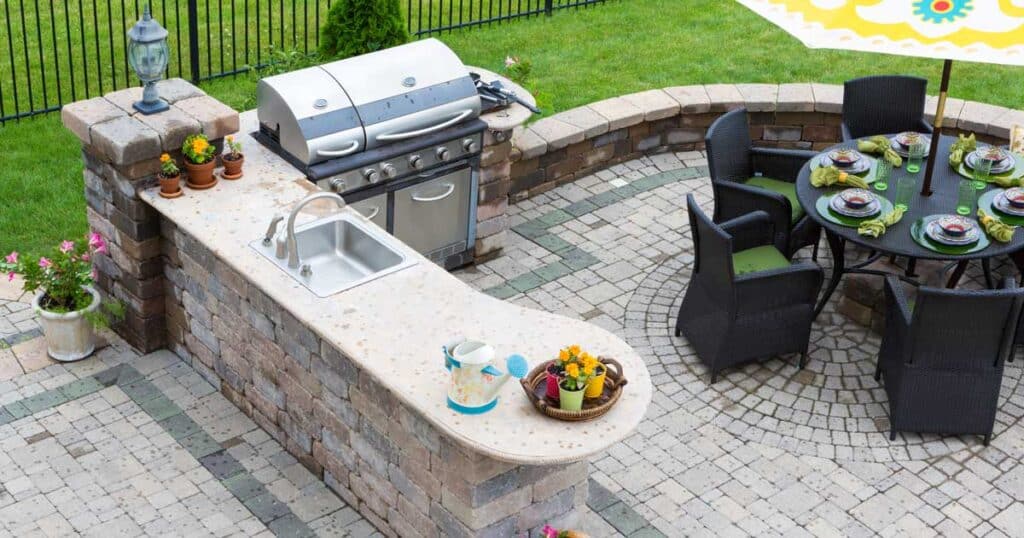 Outdoor Kitchen landscaping trends 2024