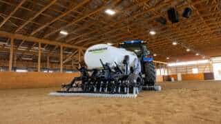Dragmaster Horizon in an indoor arena